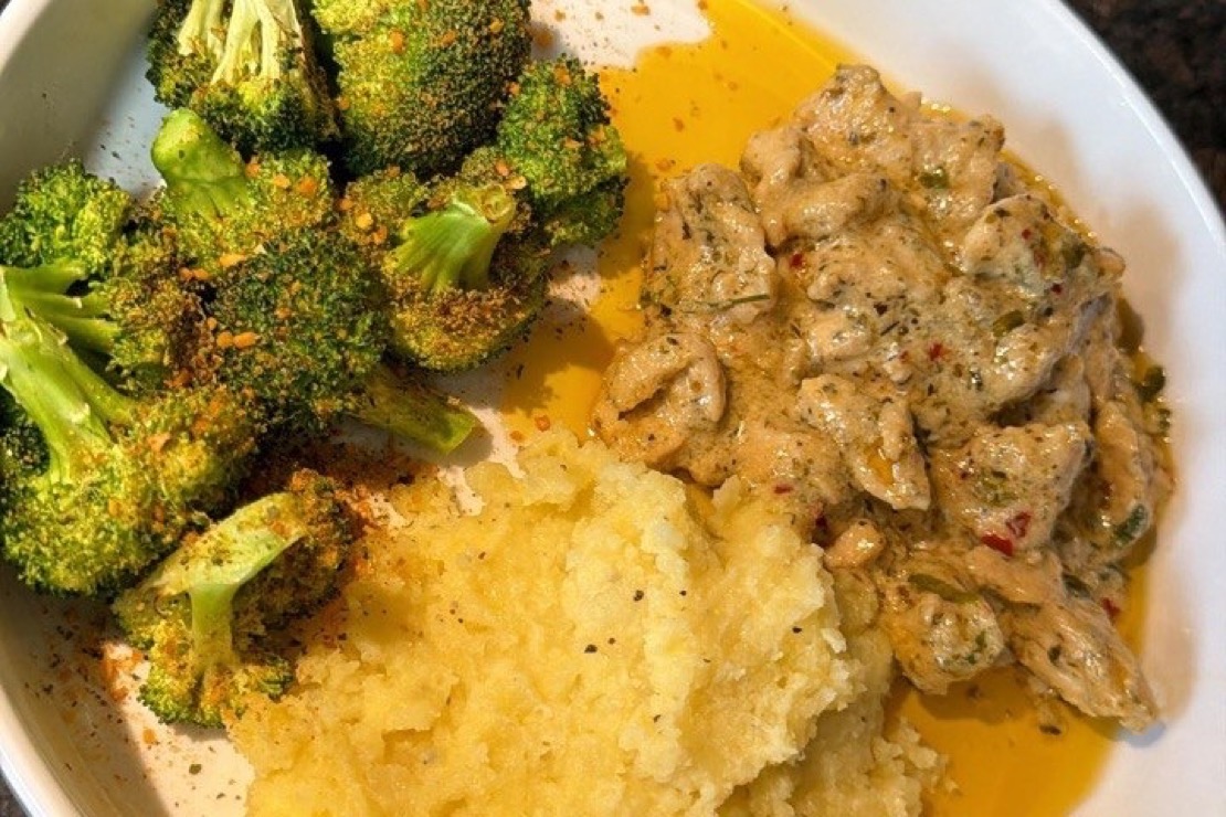 Garlic parm chicken bites, broccoli, mash, cooked by Hifza S.